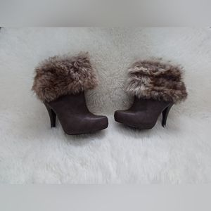 Women's Bakers Luxe Tan Taupe Faux Ankle Boots Size 7